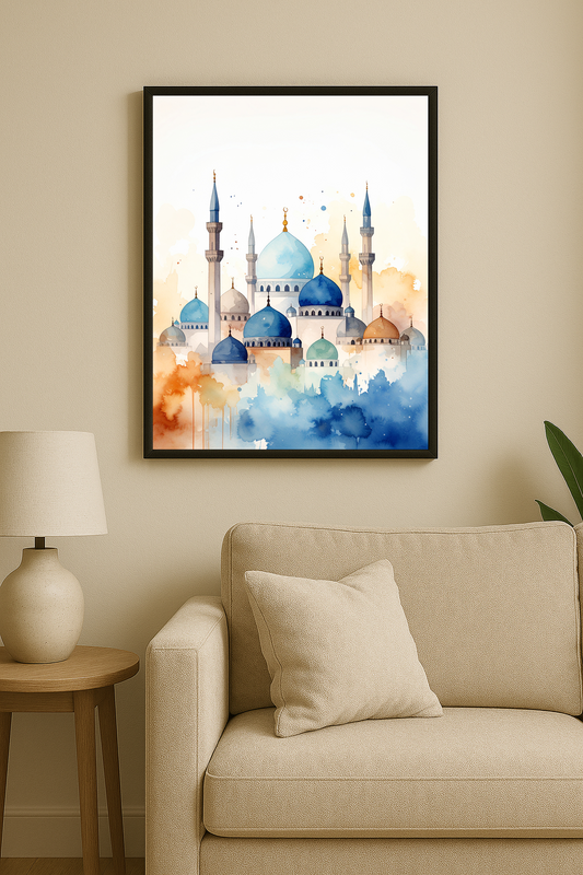 Su renkleriyle çizilmiş cami kubbeleri ve minarelerden oluşan tablo, koltuk üstünde çerçeveli şekilde duvarda sergileniyor.