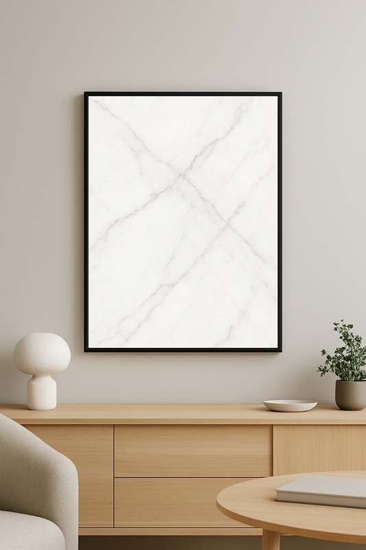 Mermer desenli modern minimal tablo, sade bir iç mekanda tek başına sergileniyor.